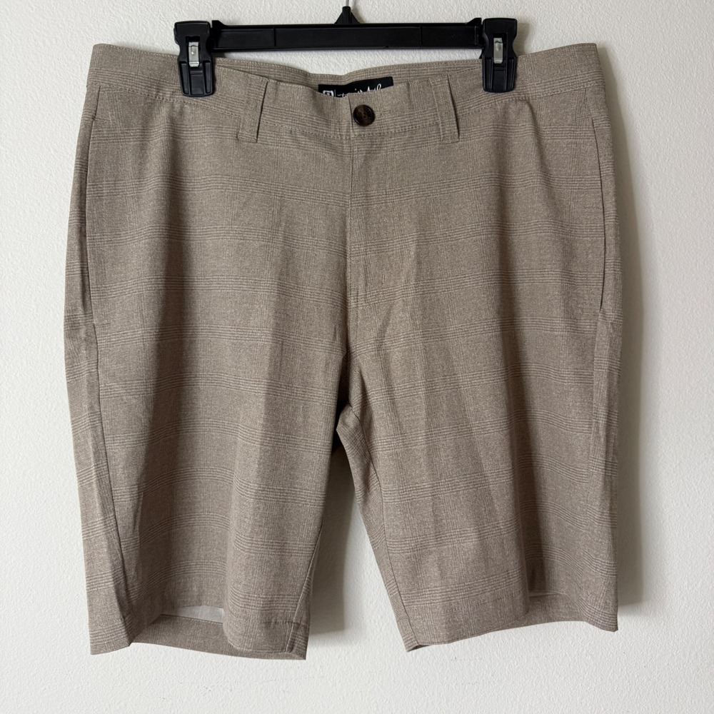TravisMathew Mens Brown Plaid Golf Shorts Size 34 Tan Windowpane Check Stretch